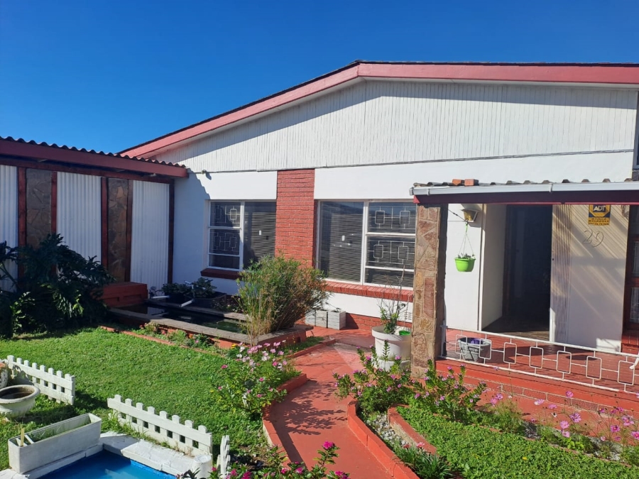 4 Bedroom Property for Sale in Morningside Eastern Cape